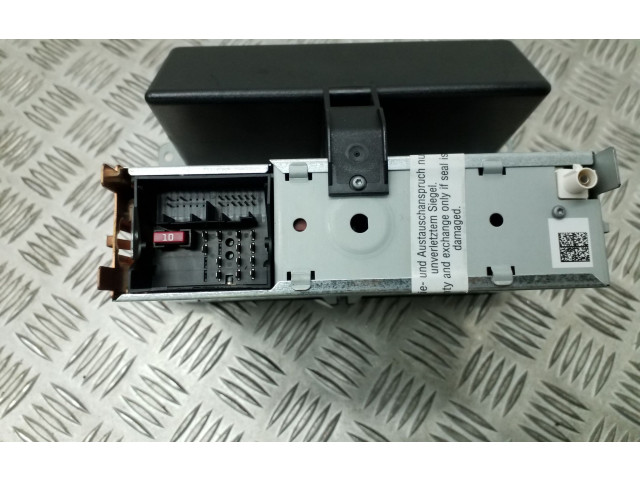 Радио/ проигрыватель CD/DVD / навигация