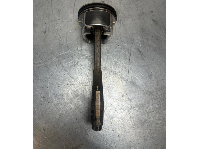  Поршень с шатуном AAA 021e  Volkswagen Golf III  