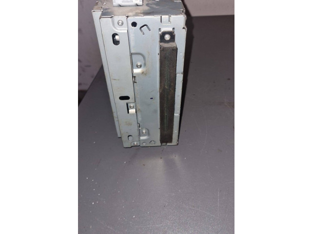 Радио/ проигрыватель CD/DVD / навигация