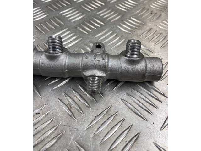 Vstřikovací lišta 059130090EB Audi A8 S8 D5