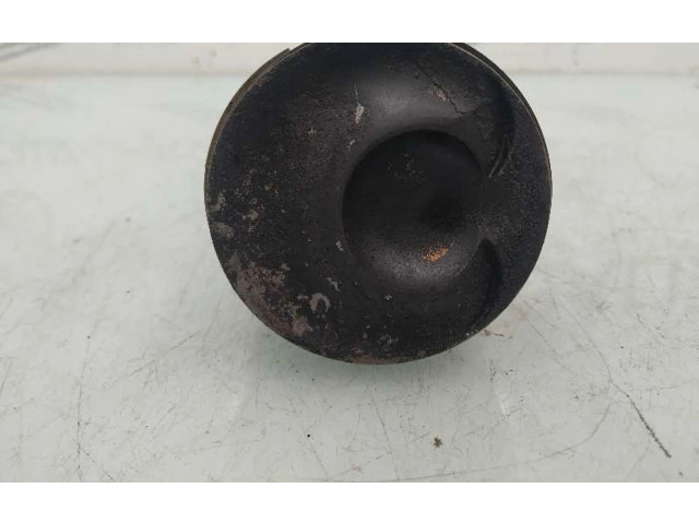  Поршень с шатуном    Volkswagen PASSAT B6  