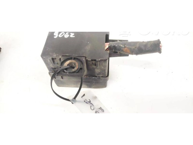 Блок предохранителей Mitsubishi Carisma