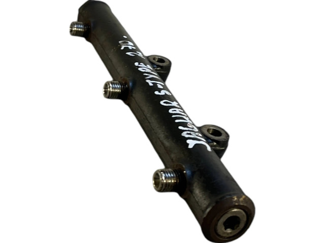 Топливная рампа 4R8Q9D280BA, 5WS40130 Jaguar S-Type 2.7