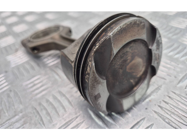 Píst 764016601 BMW X1 E84 N20B20A