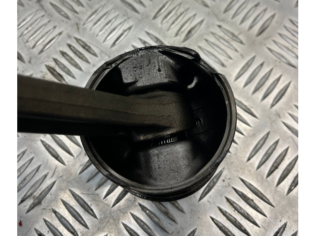  Поршень с шатуном  81L79, 81L79  Volvo V70  