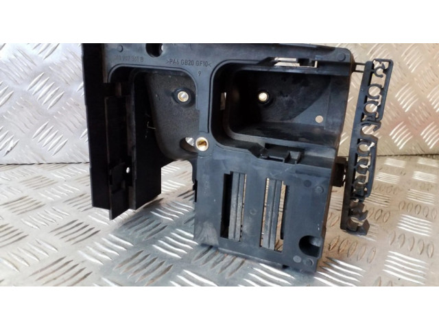 Другая деталь отсека двигателя