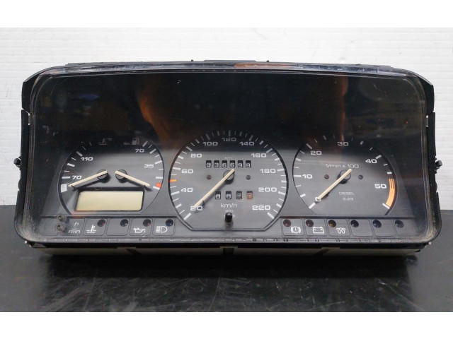 Панель приборов 81117657   Volkswagen PASSAT B4       