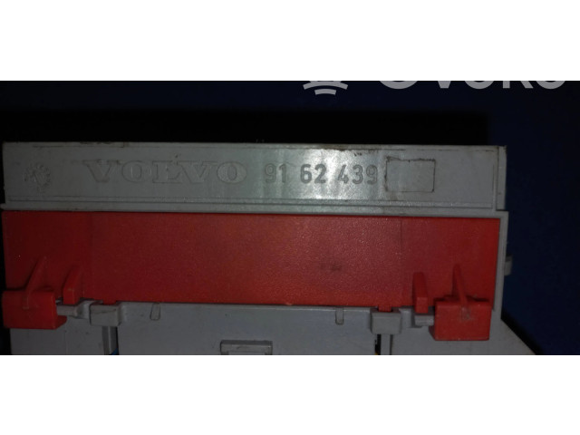 Блок предохранителей  9162439   Volvo V70    