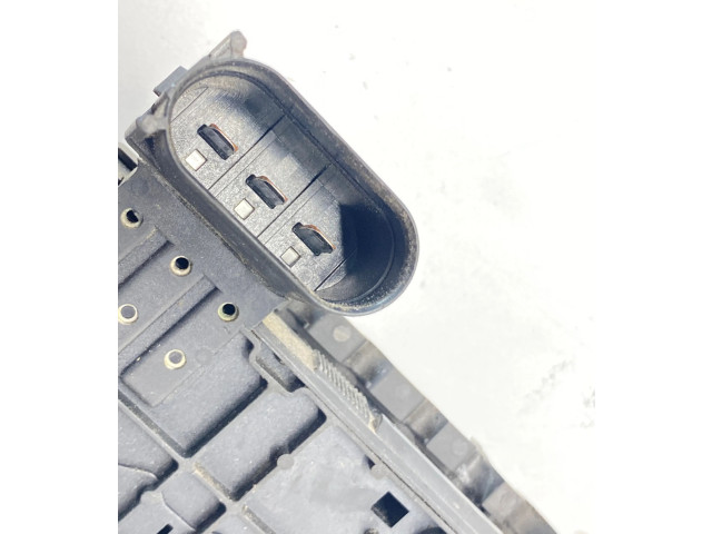   Pojistková skříňka 1J0937550   Audi A3 S3 8L 1999