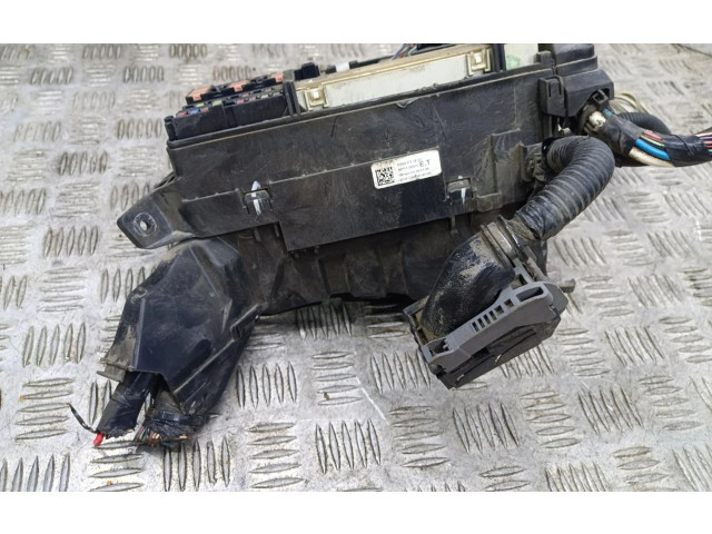 Pojistková skříňka Toyota Avensis T270 2013