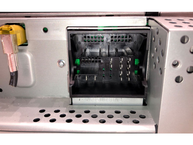 Радио/ проигрыватель CD/DVD / навигация 5E3035869C Skoda Octavia Mk4