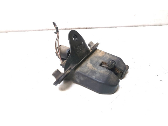 Замок багажника 1Z5827501C    Skoda Octavia Mk2 (1Z) 2004 - 2013 года