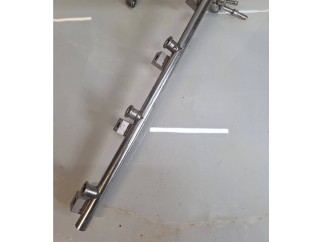 Vstřikovací lišta 03H133316N, 11615 Volkswagen Touareg II CGR