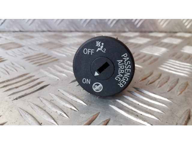 Включатель надувной подушки для пассажира