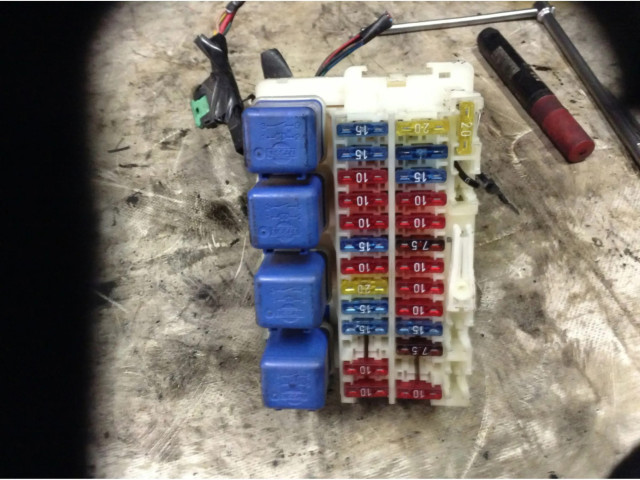 Pojistková skříňka Nissan Serena 1991