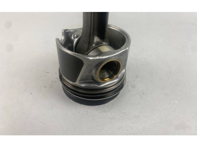 Поршень с шатуном    04LA, 011A   Volkswagen Golf VII