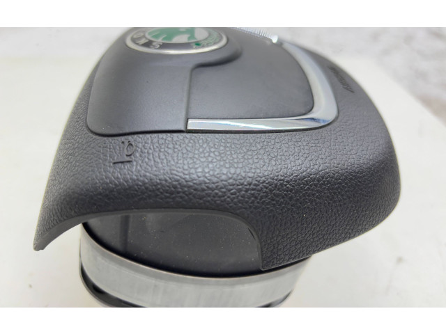 Подушка безопасности водителя 1Z0880201AK Skoda Octavia Mk2 (1Z)