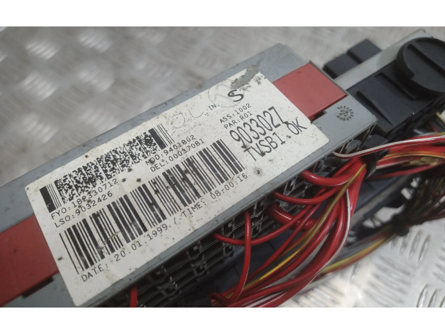 Блок предохранителей 9033027   Volvo S80