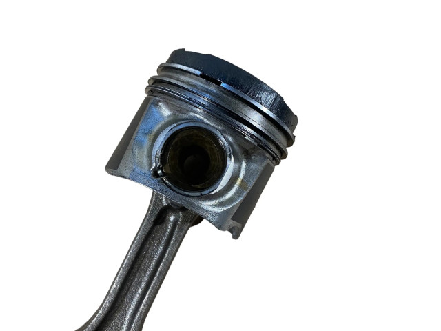  Поршень с шатуном    Volvo XC60 для дизельного двигателя 2.4