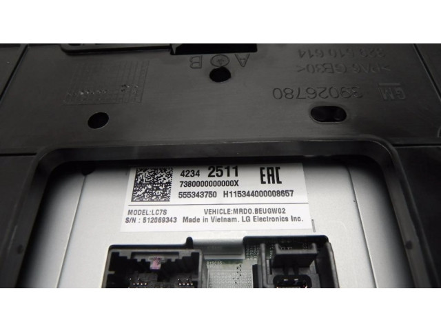 Радио/ проигрыватель CD/DVD / навигация