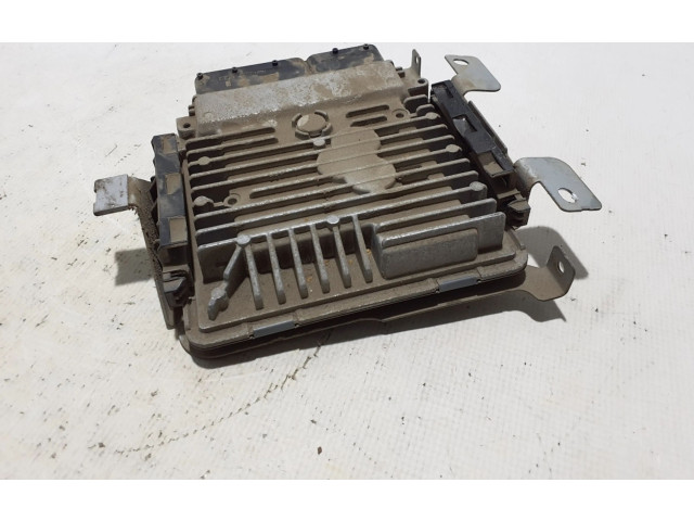 Řídící jednotka 03L906023FK   Volkswagen Caddy 2011