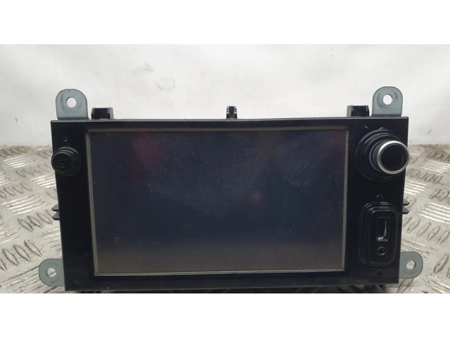 Радио/ проигрыватель CD/DVD / навигация