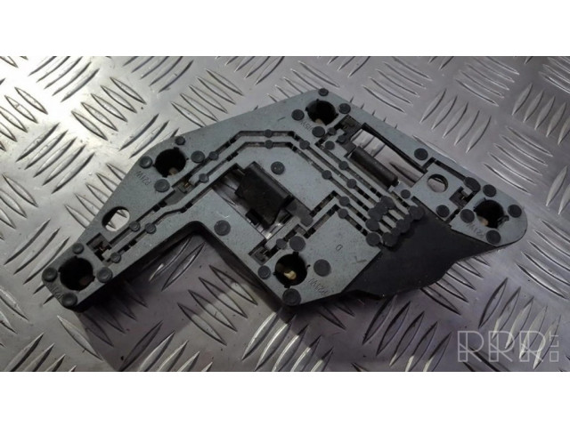 Держатель крышки лампы заднего фонаря