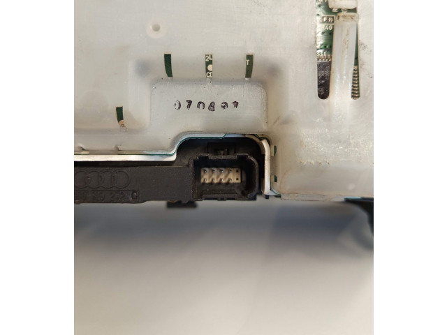 Панель приборов V3070124, 8L0919860A   Audi A3 S3 8L       