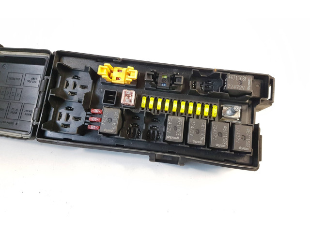 Блок предохранителей 04692073AB Jeep Grand Cherokee (WK)
