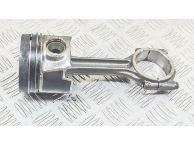 Píst 04L105401A, 04L107065A   Volkswagen Golf VII  pro naftový motor 2.0 CRLB 