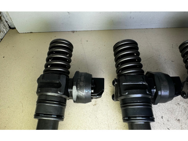 Комплект форсунок 038130073AG, 0414720215    Volkswagen Touran I   
