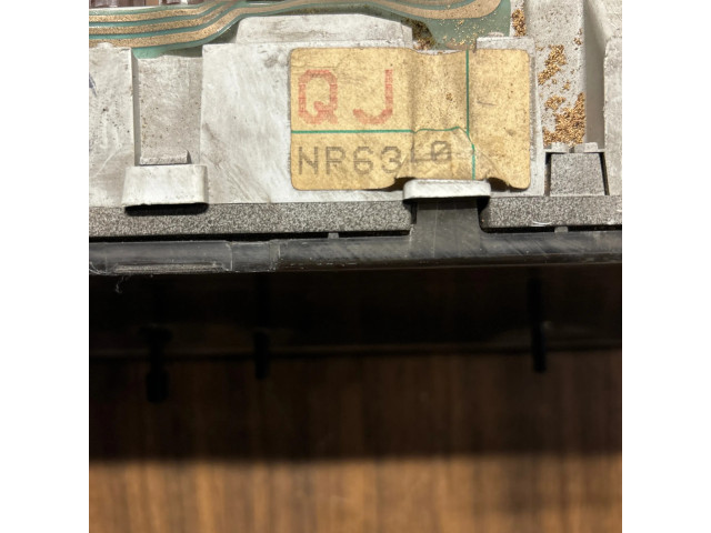 Přístrojová deska Nissan Bluebird 1987 NR630