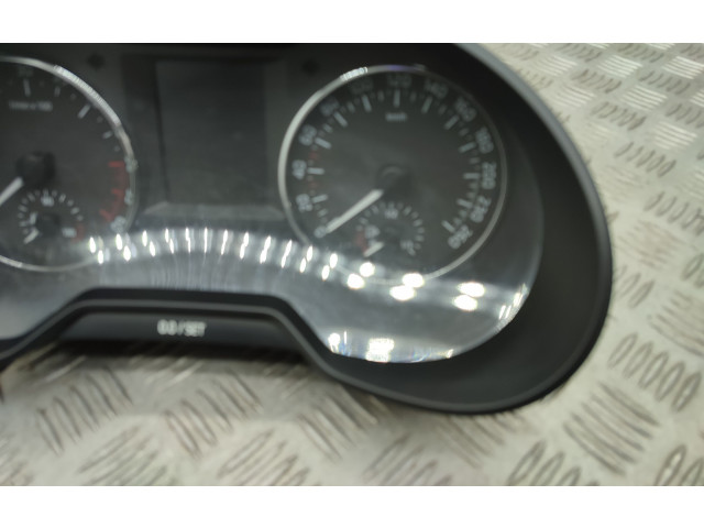 Панель приборов 5E0920861E Skoda Octavia Mk3 (5E)