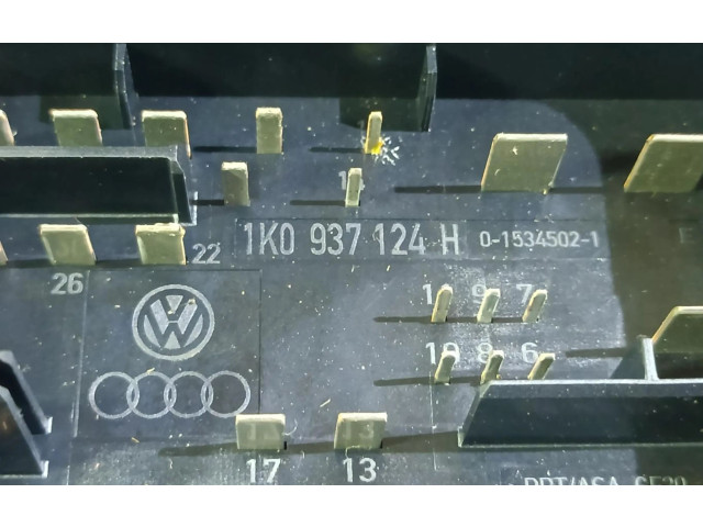 Блок предохранителей 1K0937124H Audi A3 S3 8P