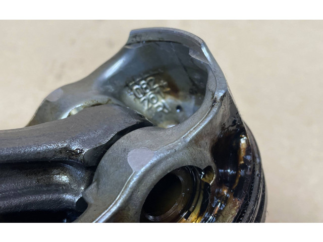 Píst 06HBP Audi A5 8T 8F