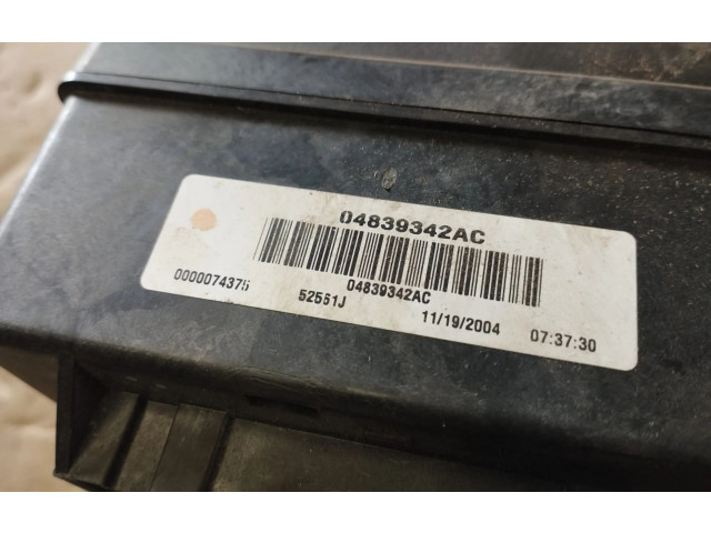 Блок предохранителей 04839342AC Jeep Grand Cherokee (WK)