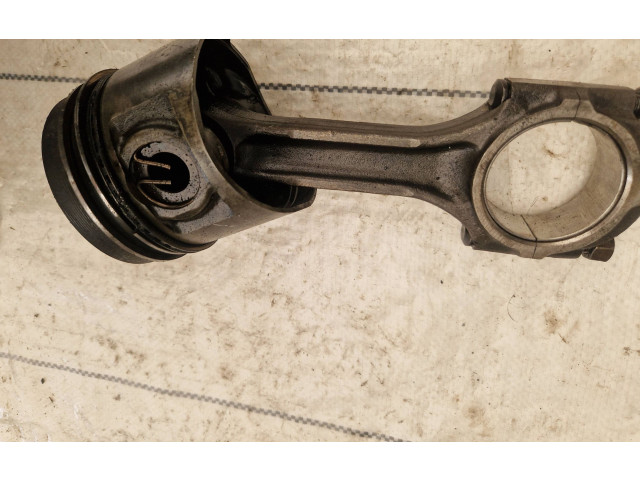 Píst J9648   Hyundai Galloper     