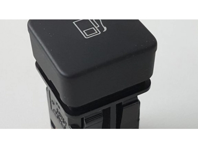 Включатель открытия топливного бака