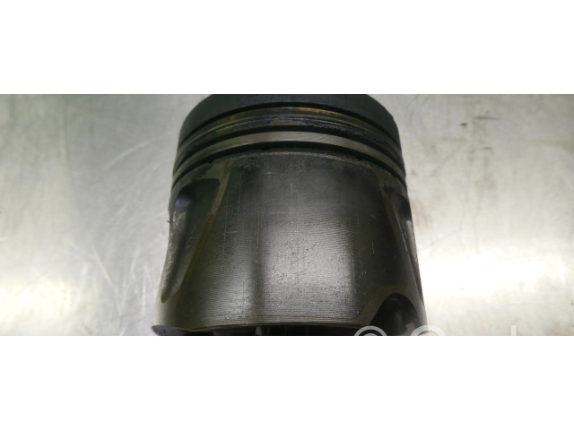 Píst 642 Mercedes-Benz C AMG W204 3.0