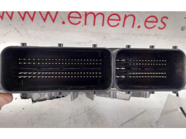 Блок управления двигателя 8667577   Volvo V50