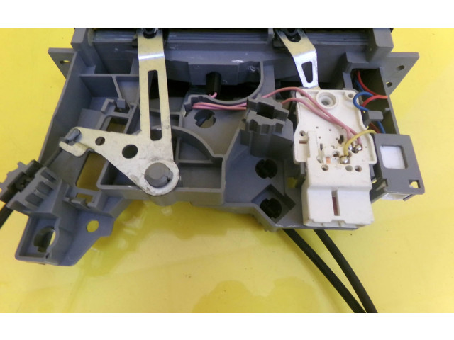 Блок управления климат-контролем    Mazda 323 F