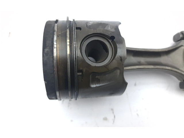  Поршень с шатуном    Peugeot 5008  