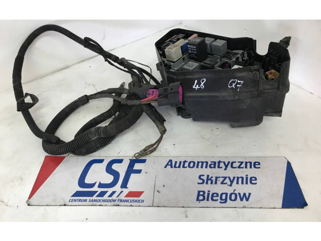   Pojistková skříňka    Audi Q7 4L 2010