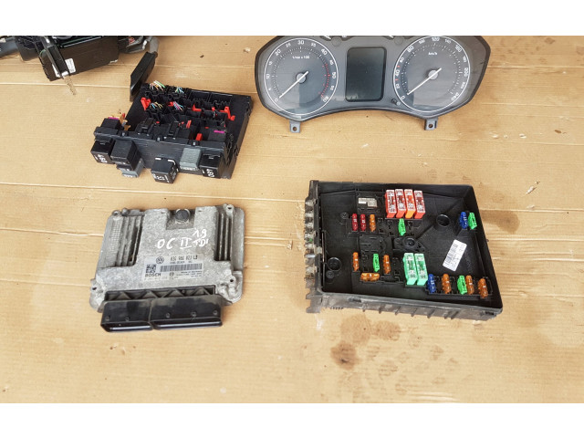 Комплект блоков управления 03G906021LB   Skoda Octavia Mk2 (1Z)