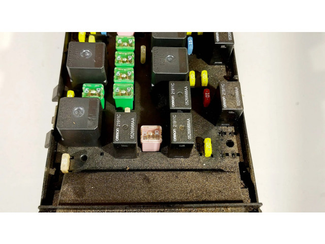 Pojistková skříňka 05144579ACA Chrysler Voyager 2005