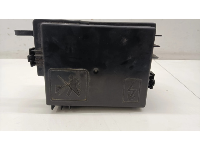 Блок предохранителей  243805284R, 243127363R   Dacia Spring    