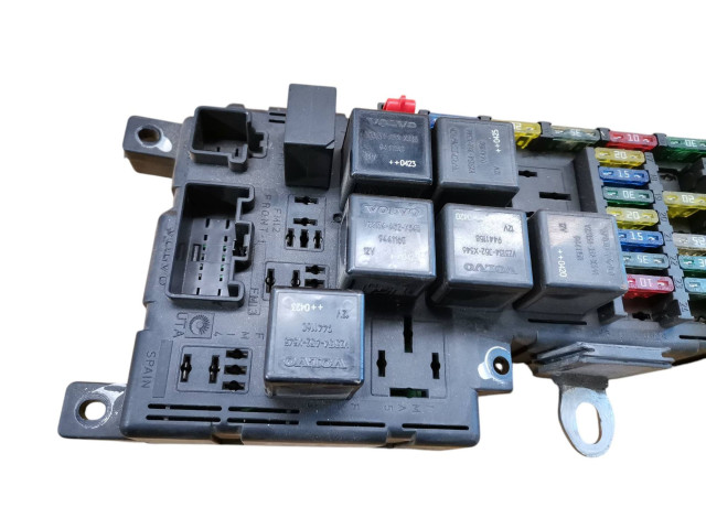 Блок предохранителей  30728008, 518828108   Volvo S80    