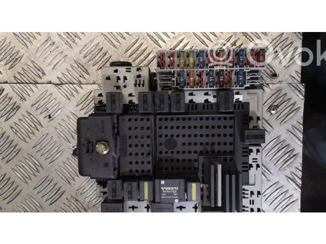 Блок предохранителей 8688153   Volvo XC70    