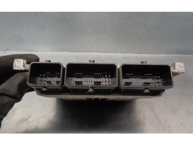 Блок управления двигателя 237102597R, S180095132A   Dacia Lodgy