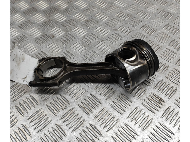  Поршень  31339777, 31401216  Volvo V60  